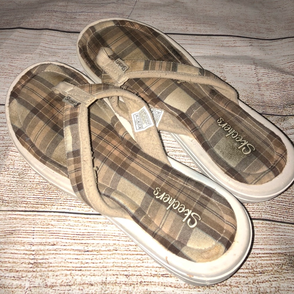 Women’s plaid Sketchers sandals size 10